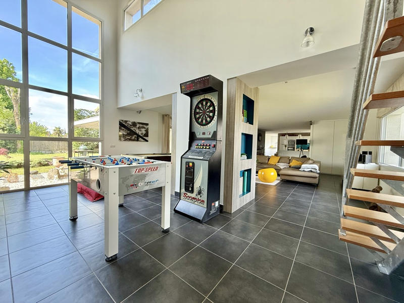 Maison - 274 m² - 10 pièces