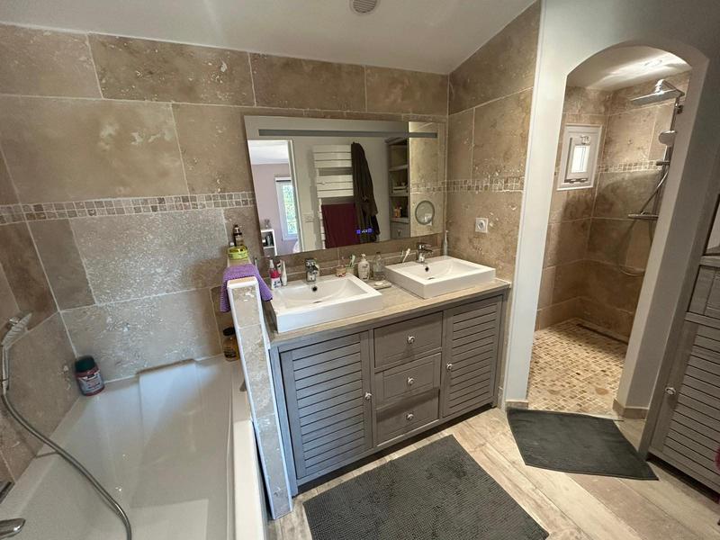 Maison traditionnelle - 184 m² - 8 pièces