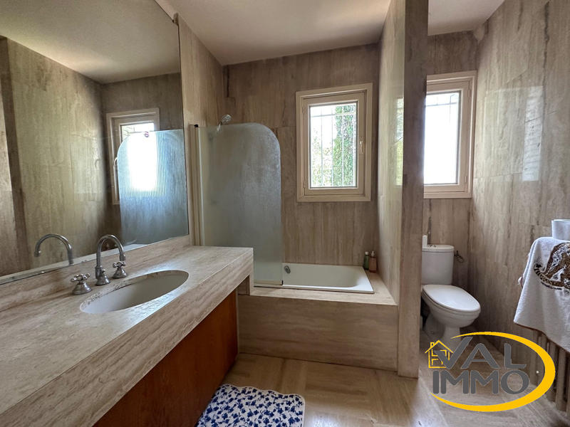 Maison - 270 m² - 7 pièces