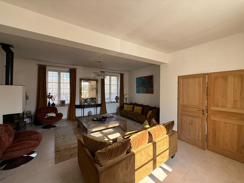 Maison - 250 m² - 8 pièces