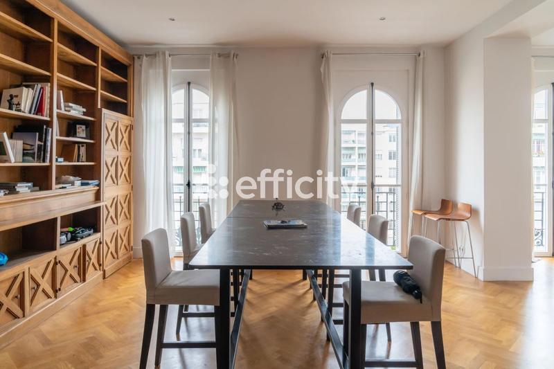 Appartement - 168 m² - 6 pièces