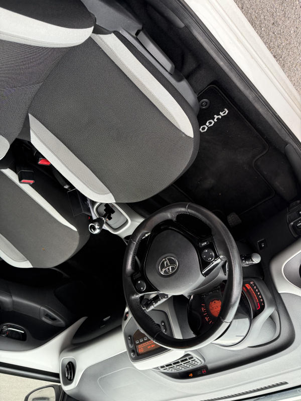 Toyota Aygo 1.O X 5 Portes Automatic