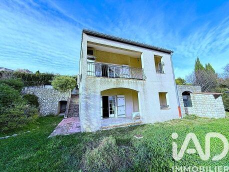 Maison - 240 m² - 10 pièces