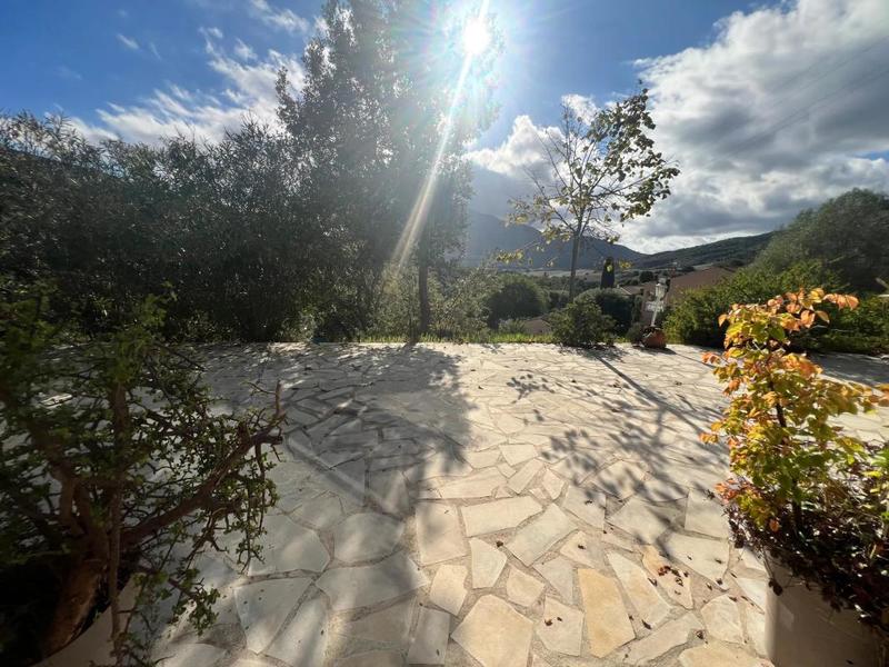 Maison - 220 m² - 9 pièces