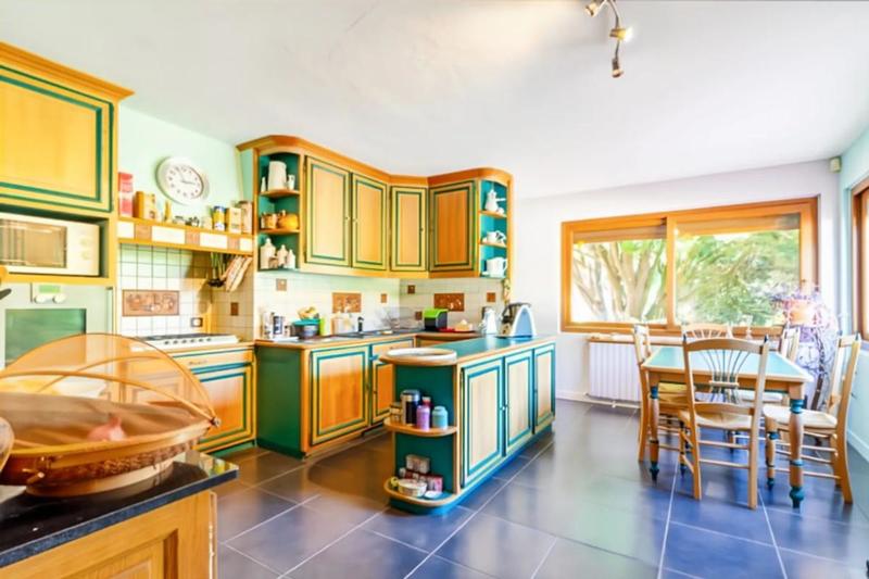 Propriété - 300 m² - 9 pièces