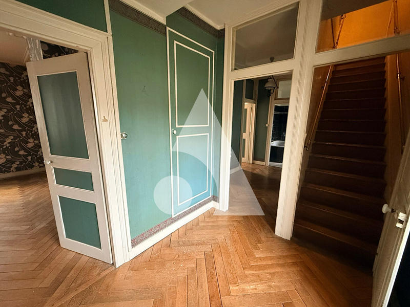 Maison - 215 m² - 9 pièces