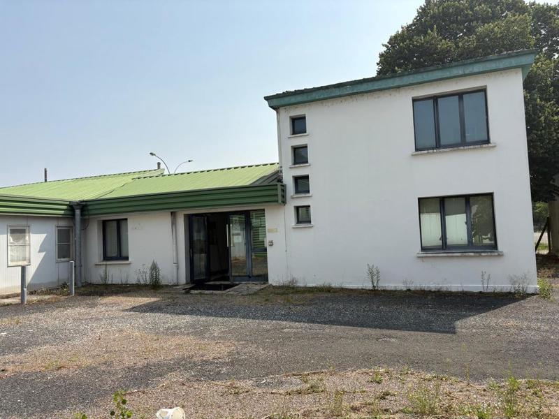 Divers - 3 000 m² - 15 pièces