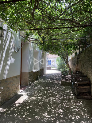 Maison - 185 m² - 10 pièces