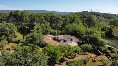 Villa - 285 m² - 6 pièces