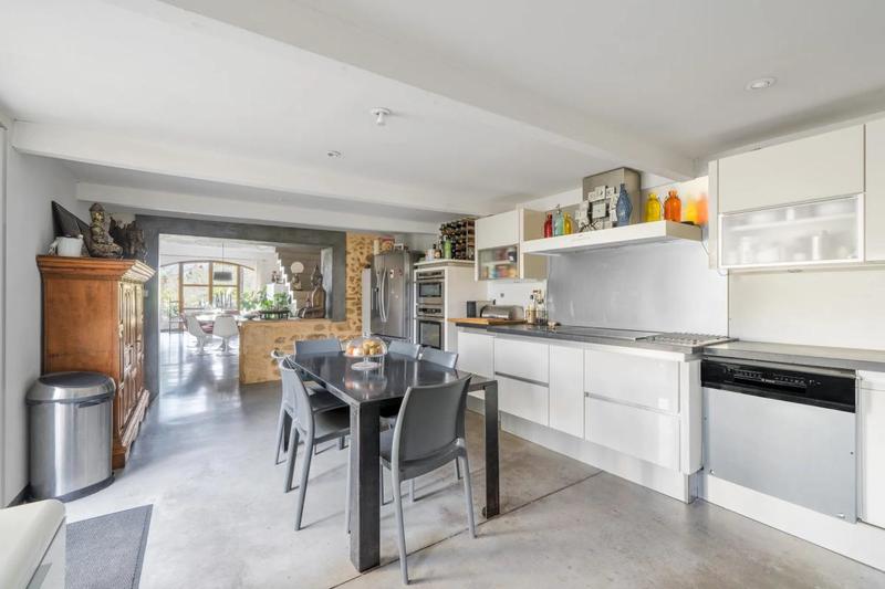 Mas - 300 m² - 10 pièces