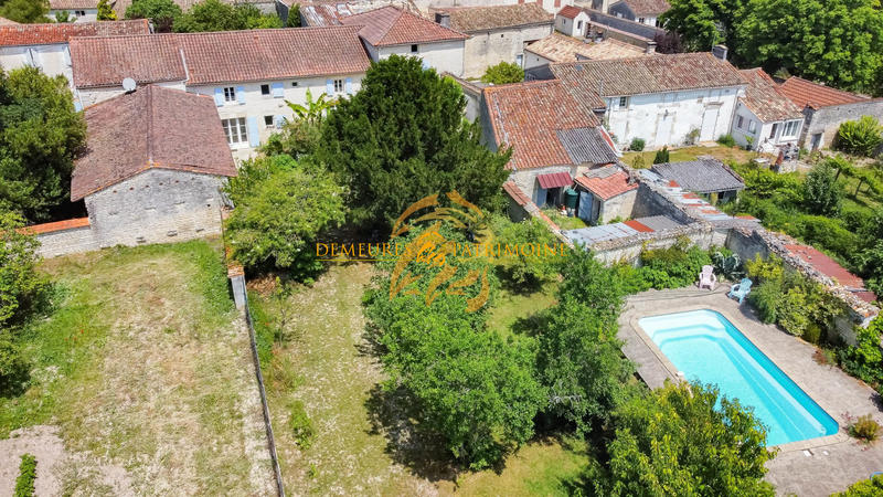 Maison - 280 m² - 6 pièces