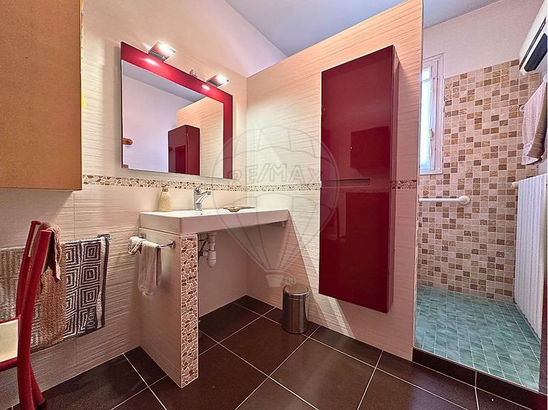 Demeure - 239 m² - 10 pièces