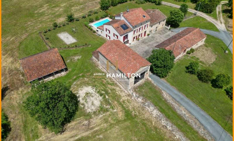 Corps de ferme - 207 m² - 7 pièces