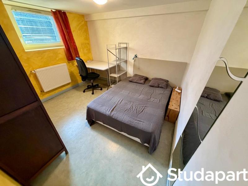 Chambre - 13 m² - 1 pièce