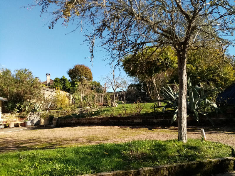 Propriété - 240 m² - 12 pièces