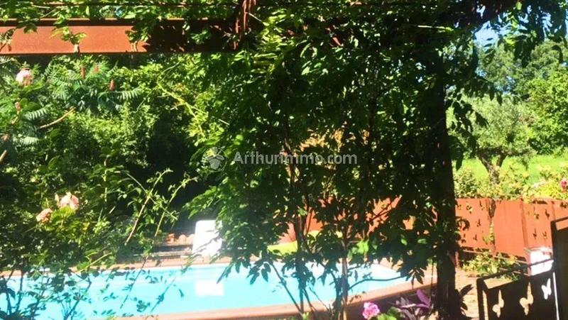 Maison - 335 m² - 6 pièces