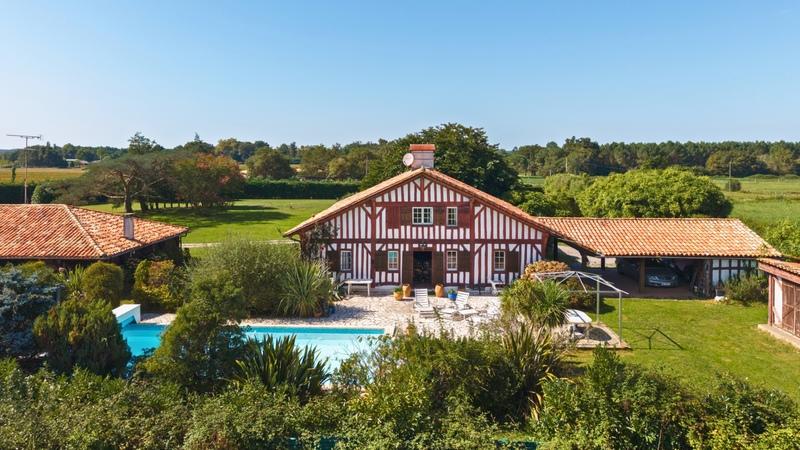 Propriété - 265 m² - 6 pièces