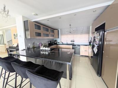 Maison - 178 m² - 6 pièces