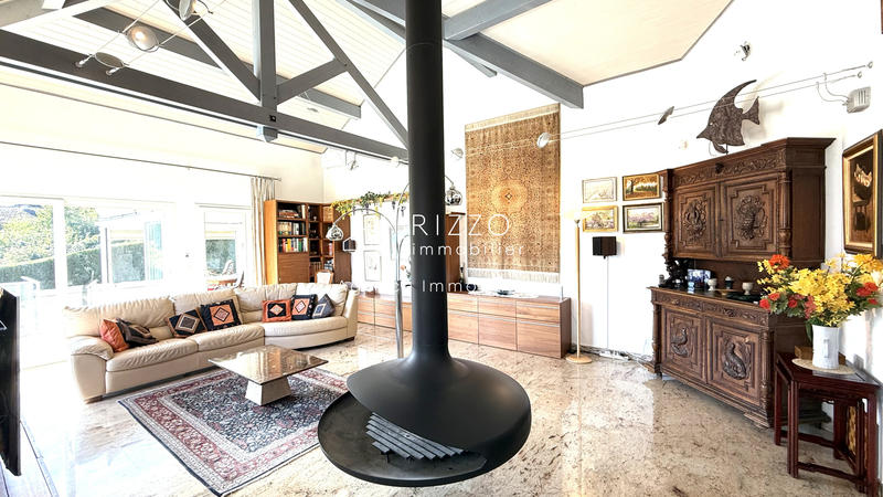 Maison - 263 m² - 7 pièces