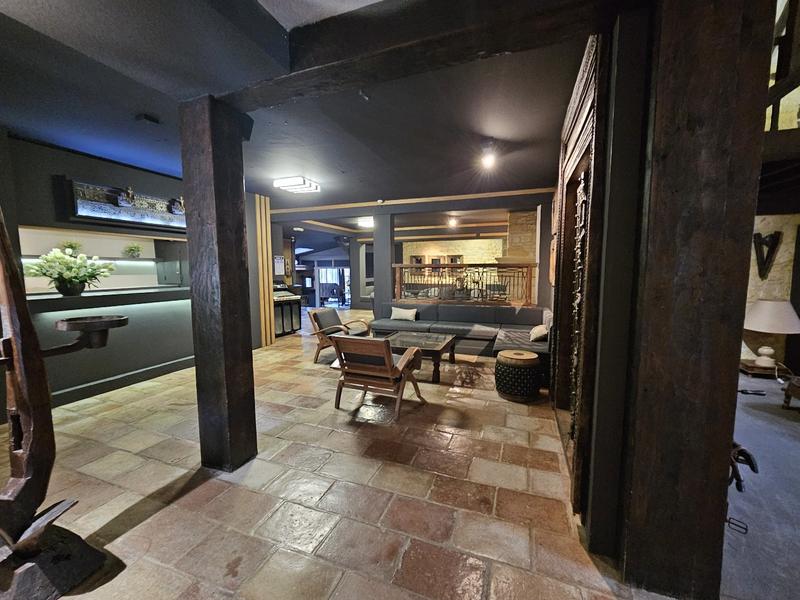 Maison - 1 700 m² - 45 pièces