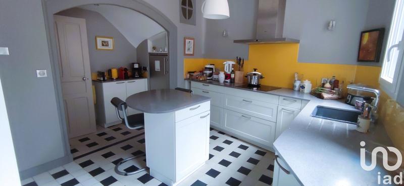 Maison - 270 m² - 9 pièces