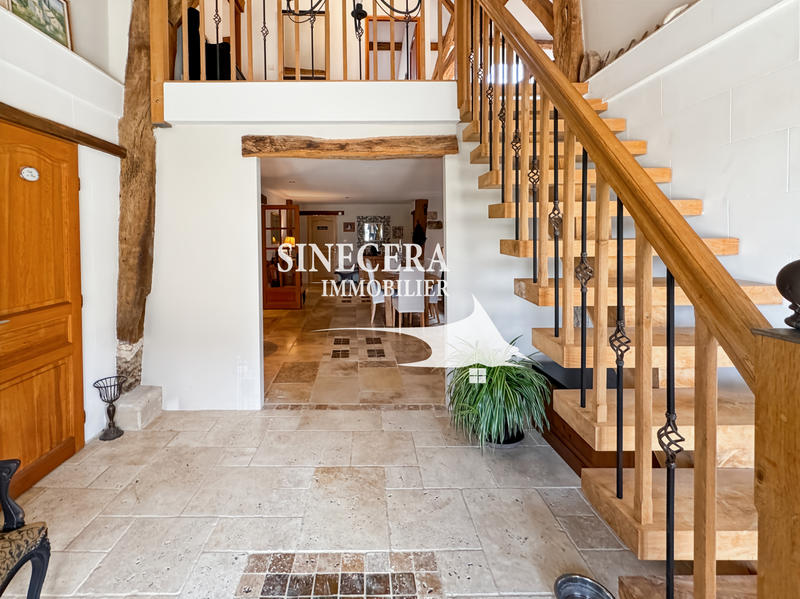 Maison - 232 m² - 8 pièces