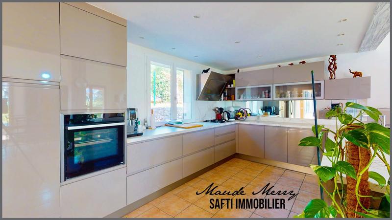 Villa - 170 m² - 6 pièces