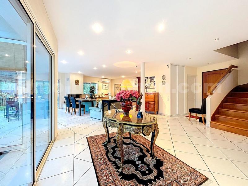 Maison - 180 m² - 5 pièces