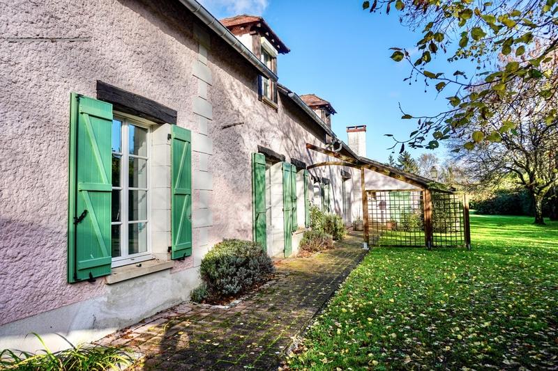 Propriété - 366 m² - 10 pièces