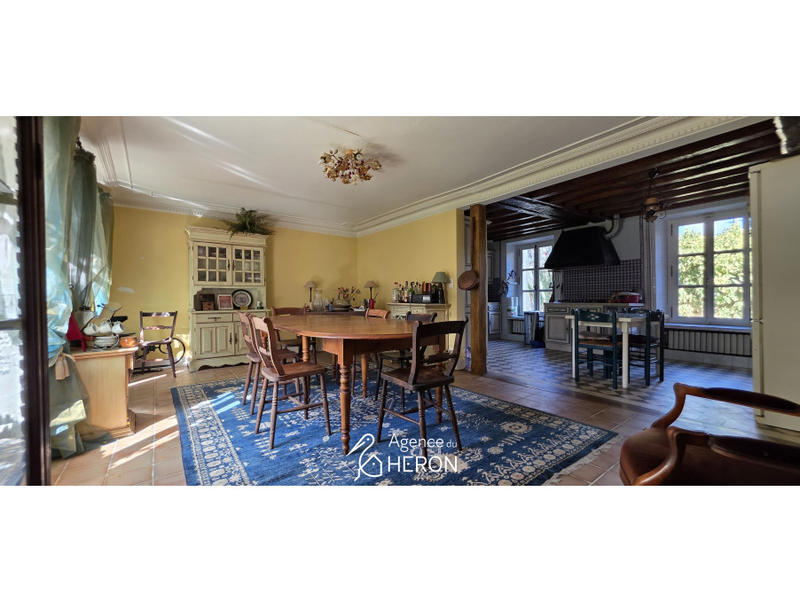 Maison - 374 m² - 10 pièces