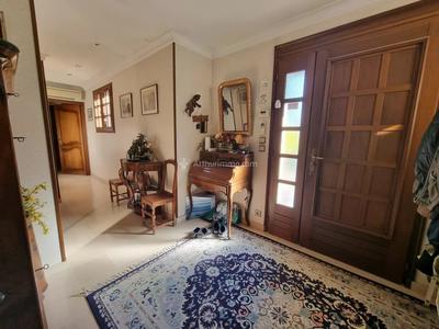 Maison - 288 m² - 9 pièces