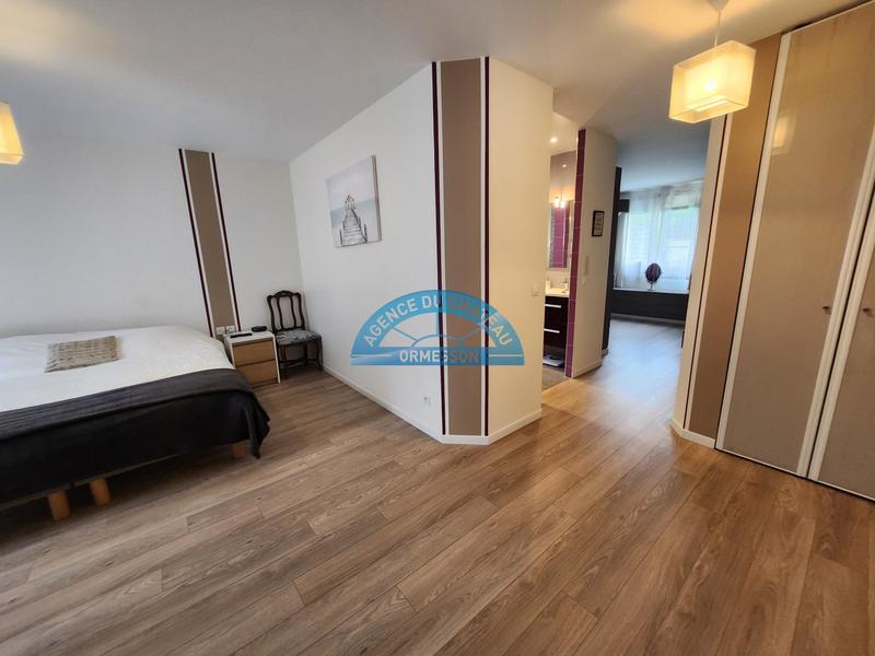 Maison - 240 m² - 9 pièces