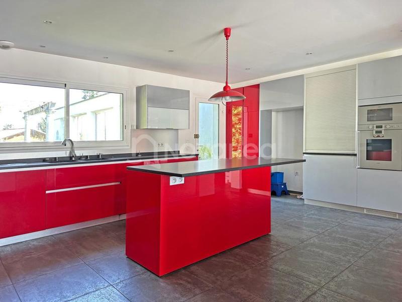 Maison - 644 m² - 17 pièces