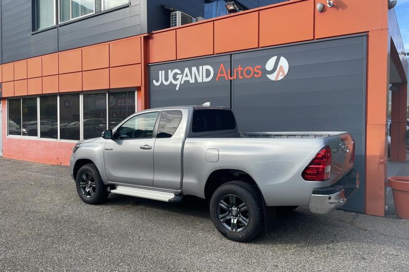Toyota Hilux 2.8 D4-D 204 Legende Tech