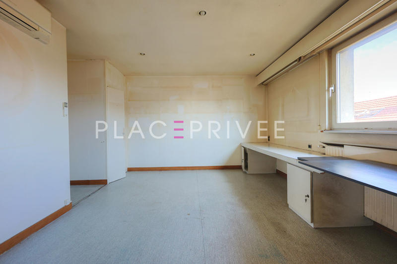 Appartement - 224 m² - 10 pièces