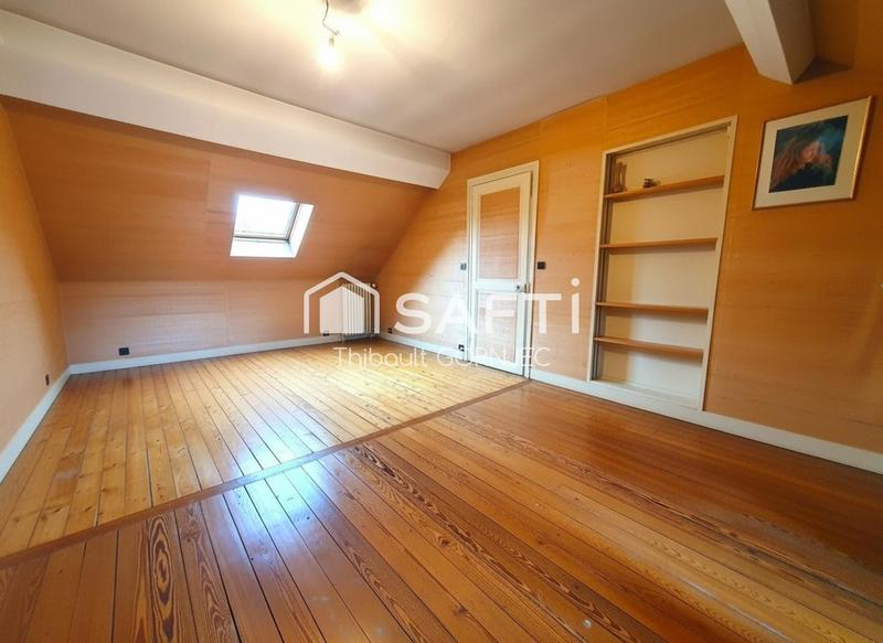 Maison - 228 m² - 9 pièces