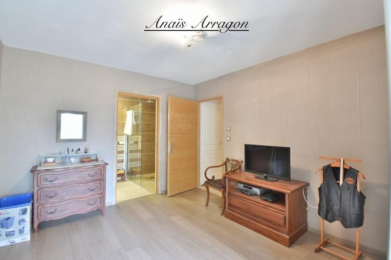 Maison - 230 m² - 6 pièces