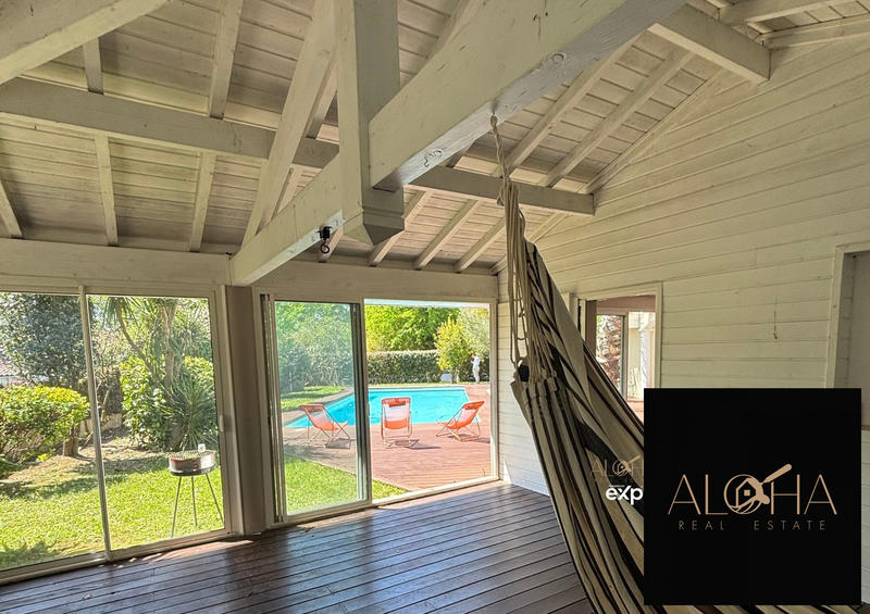 Villa - 260 m² - 8 pièces