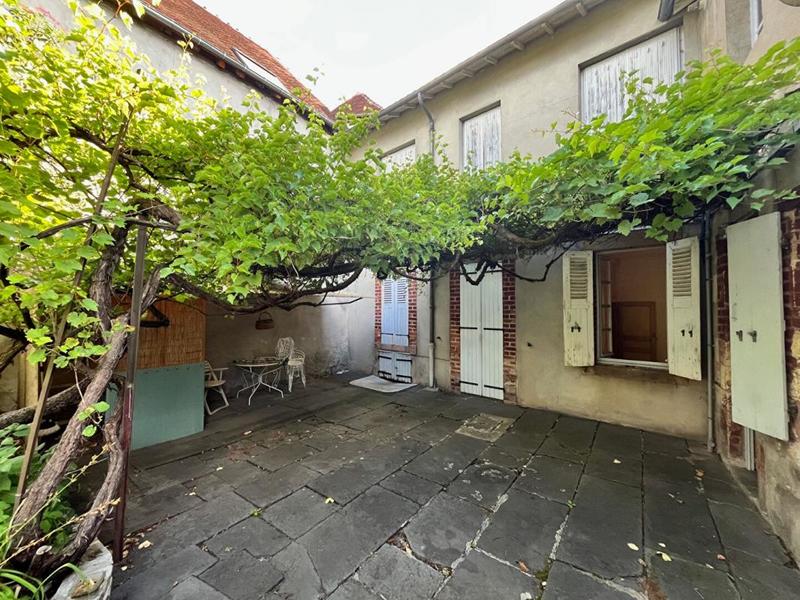 Maison - 200 m² - 9 pièces