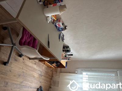 Chambre - 70 m² - 1 pièce