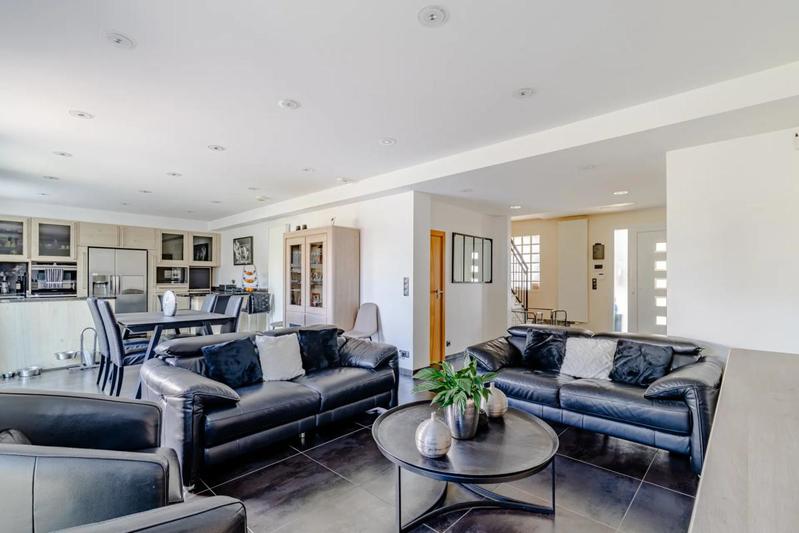 Maison - 213 m² - 6 pièces