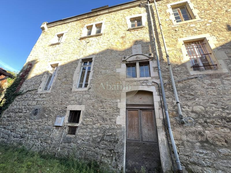 Château - 2 100 m² - 35 pièces