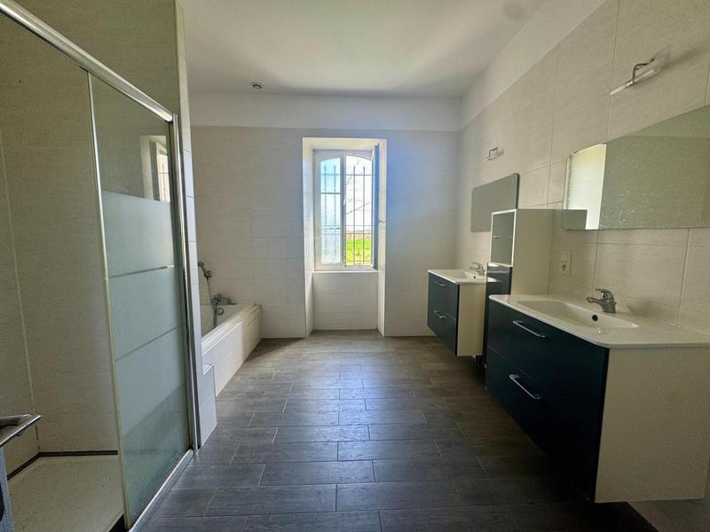 Maison - 273 m² - 6 pièces