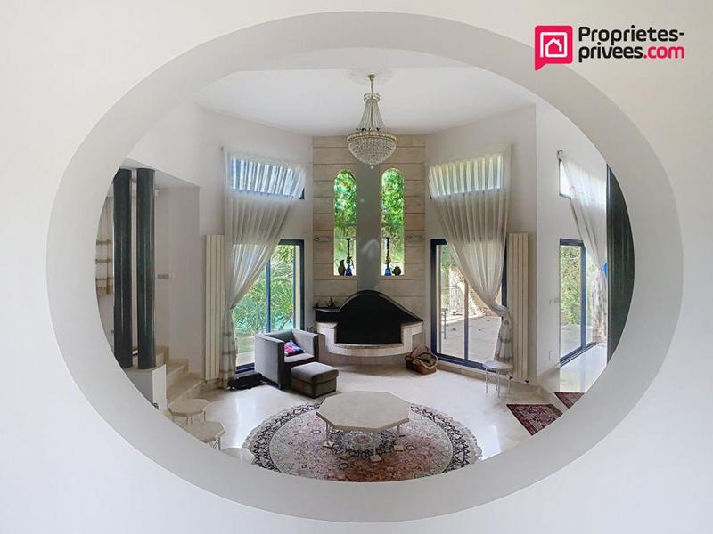 Maison - 365 m² - 12 pièces