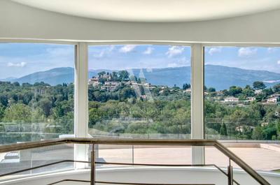 Villa - 646 m² - 10 pièces