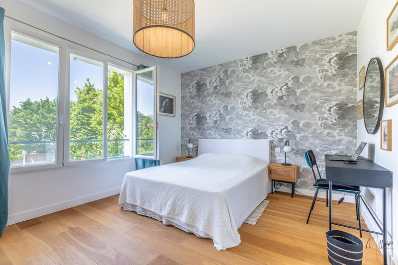 Maison - 275 m² - 10 pièces