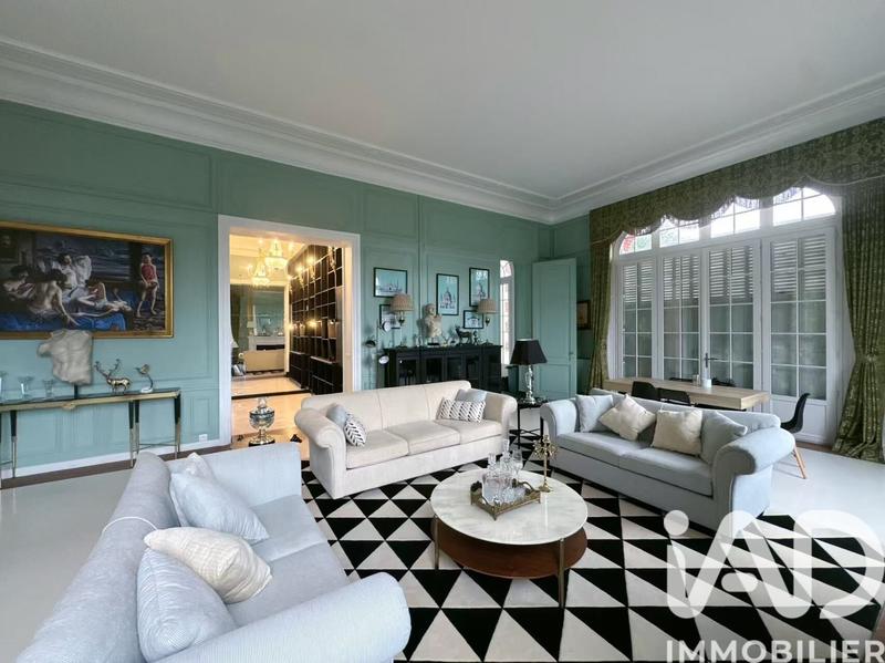 Château - 413 m² - 11 pièces