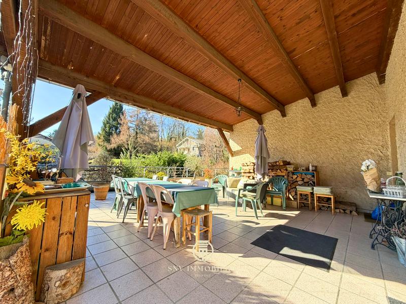 Villa - 240 m² - 9 pièces
