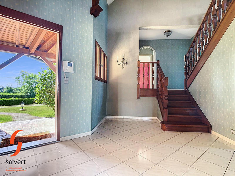 Maison - 235 m² - 7 pièces