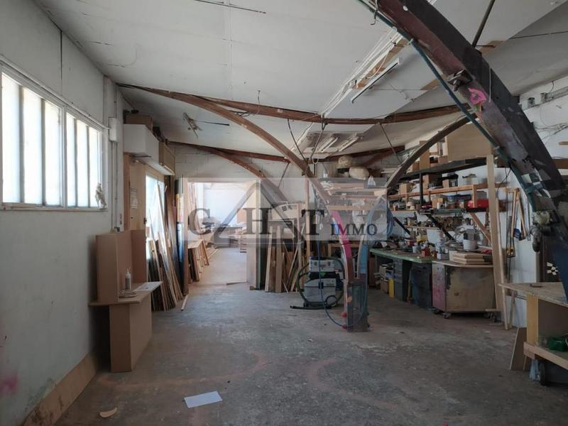 Entrepôt - 2 150 m²